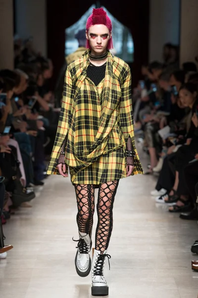 Look 32